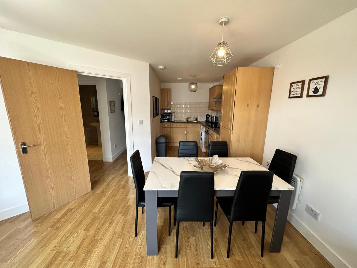 2 Bedroom Flat 1 Stop From Bridge * Londra
