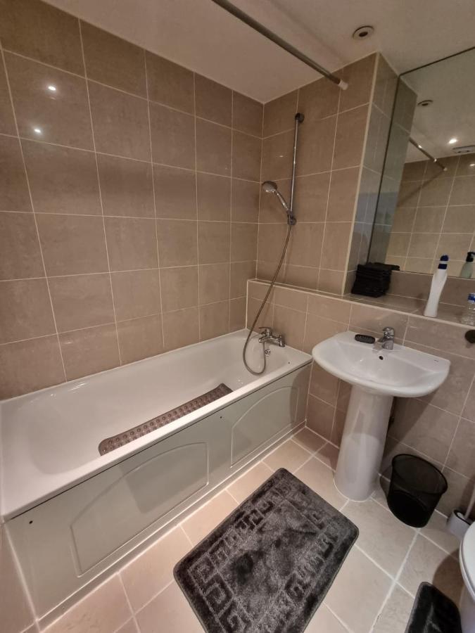 2 Bedroom Flat 1 Stop From Bridge Appartamento *